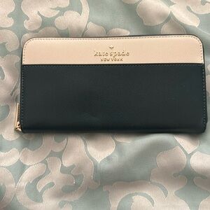 NWOT Kate Spade large zipper wallet